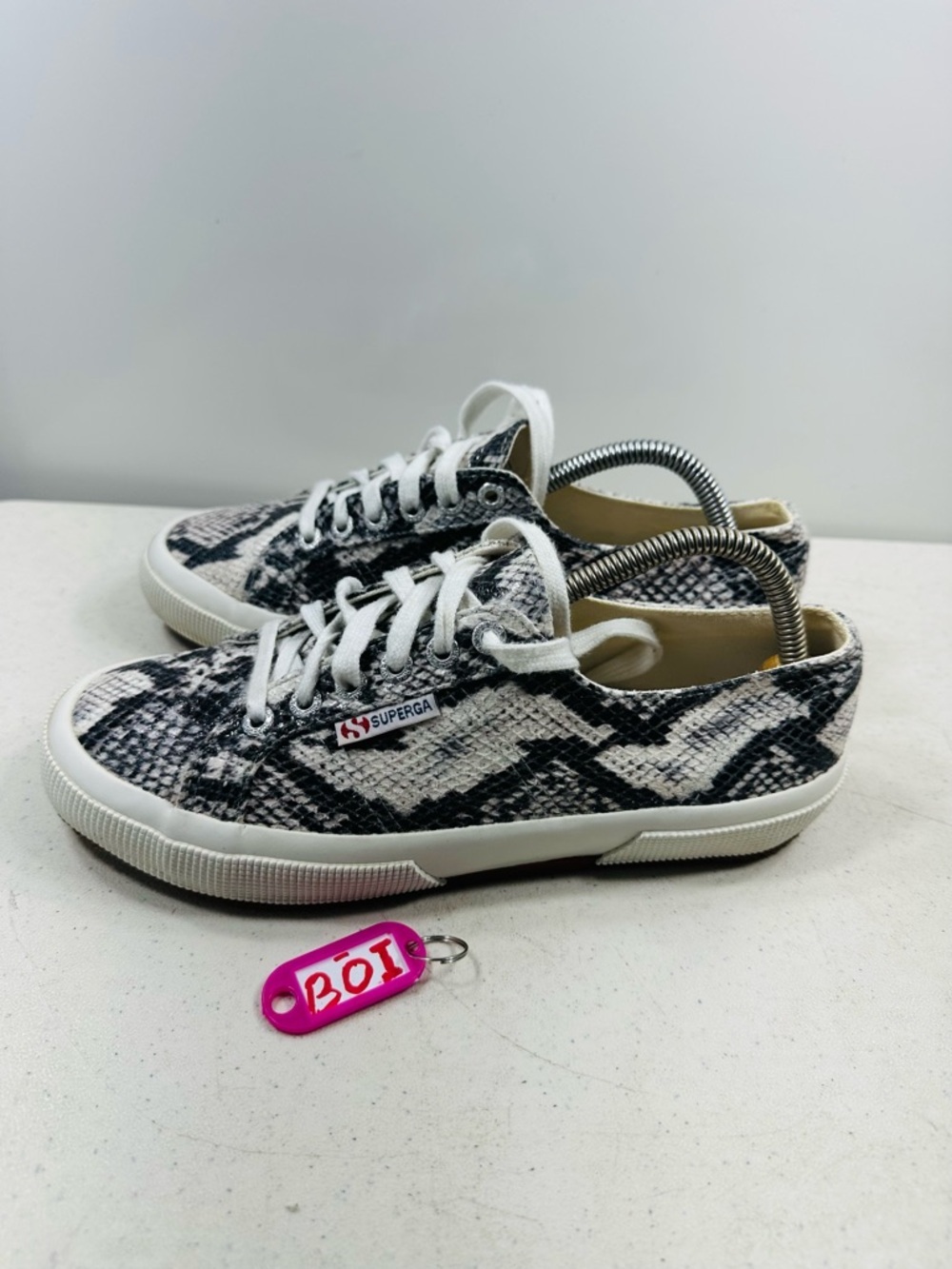 Superga Womens Snake Print Low
Top Sneakers size 39-8